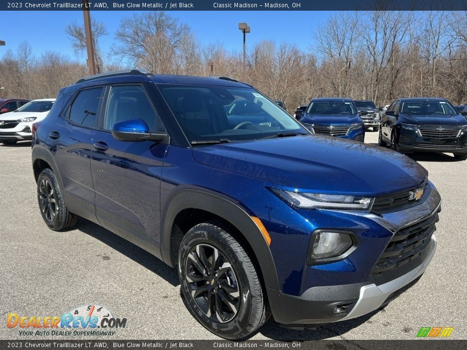 Front 3/4 View of 2023 Chevrolet TrailBlazer LT AWD Photo #4