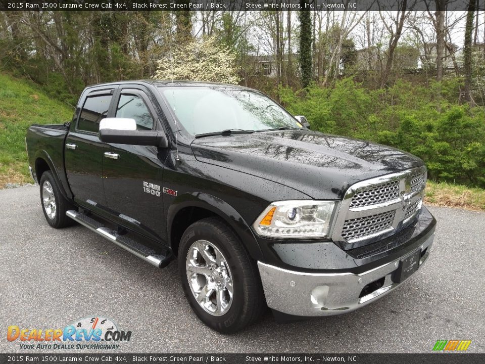 Front 3/4 View of 2015 Ram 1500 Laramie Crew Cab 4x4 Photo #4