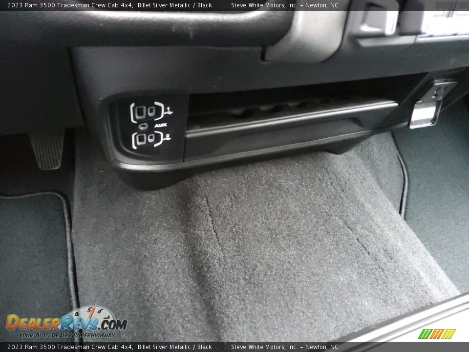 2023 Ram 3500 Tradesman Crew Cab 4x4 Billet Silver Metallic / Black Photo #26