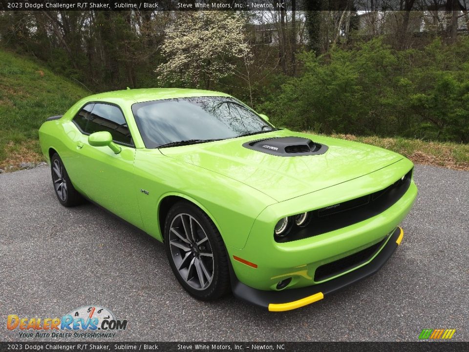 Front 3/4 View of 2023 Dodge Challenger R/T Shaker Photo #4