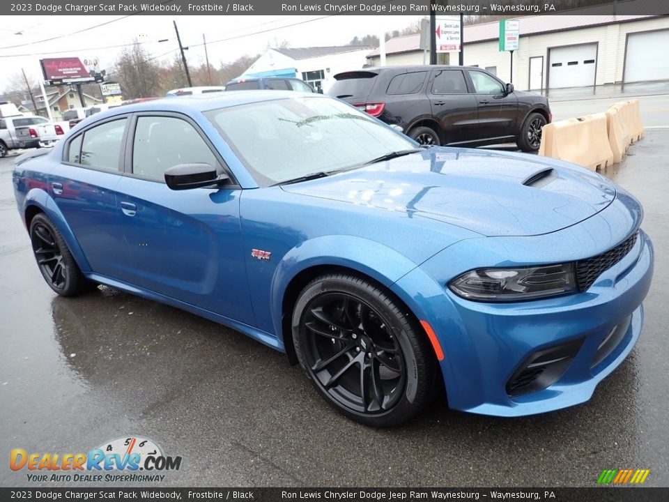 Front 3/4 View of 2023 Dodge Charger Scat Pack Widebody Photo #8