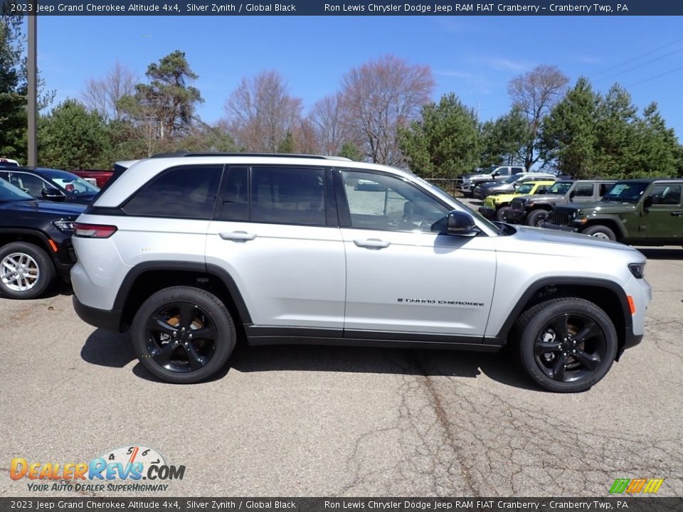 2023 Jeep Grand Cherokee Altitude 4x4 Silver Zynith / Global Black Photo #6