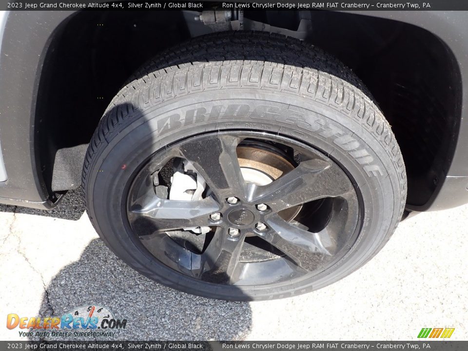 2023 Jeep Grand Cherokee Altitude 4x4 Silver Zynith / Global Black Photo #9