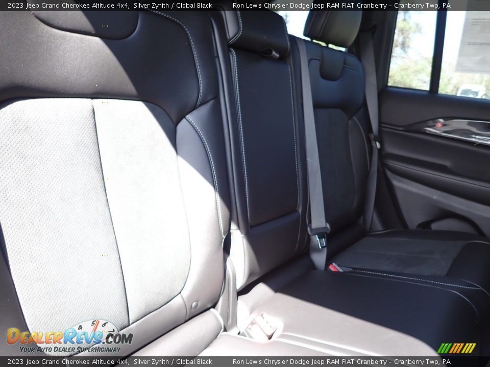 2023 Jeep Grand Cherokee Altitude 4x4 Silver Zynith / Global Black Photo #11