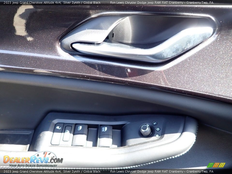 2023 Jeep Grand Cherokee Altitude 4x4 Silver Zynith / Global Black Photo #13