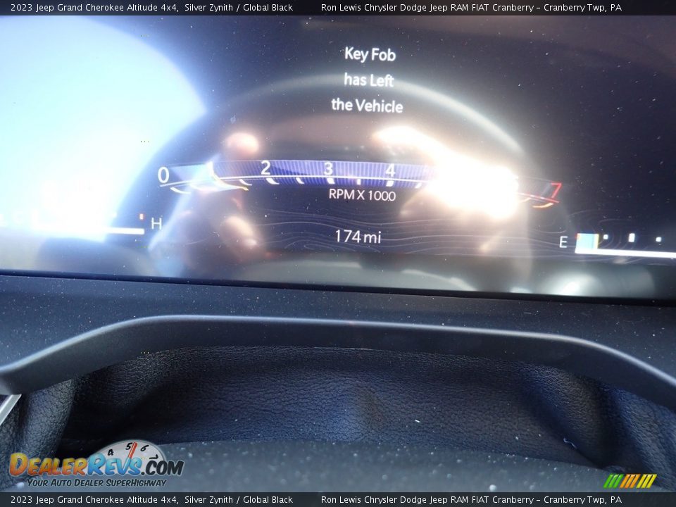 2023 Jeep Grand Cherokee Altitude 4x4 Silver Zynith / Global Black Photo #15