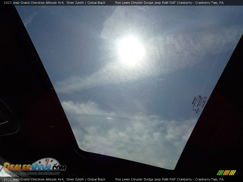2023 Jeep Grand Cherokee Altitude 4x4 Silver Zynith / Global Black Photo #18