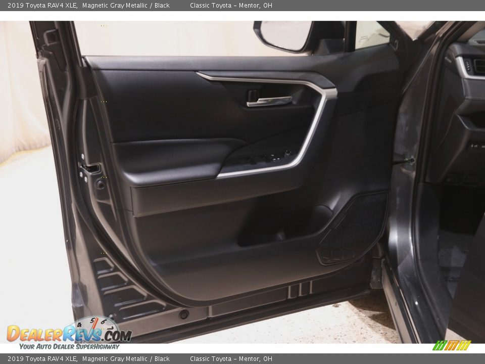 2019 Toyota RAV4 XLE Magnetic Gray Metallic / Black Photo #4