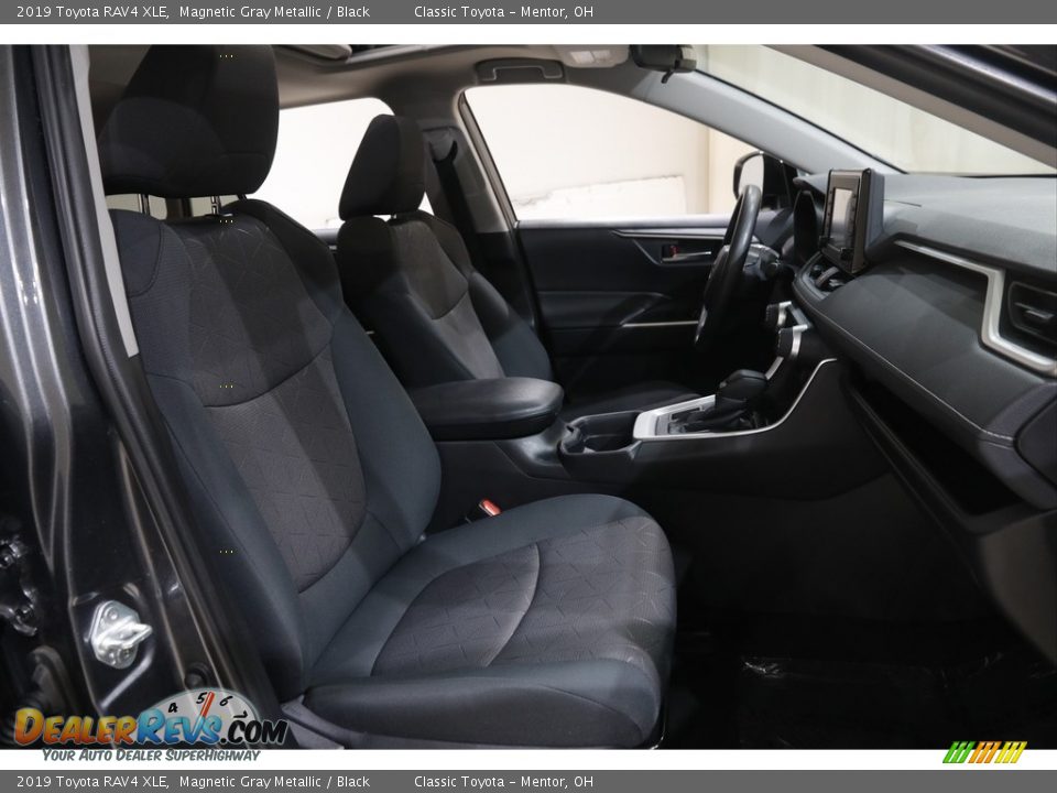 2019 Toyota RAV4 XLE Magnetic Gray Metallic / Black Photo #19