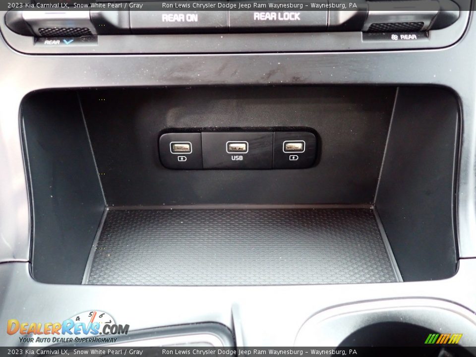 2023 Kia Carnival LX Snow White Pearl / Gray Photo #17