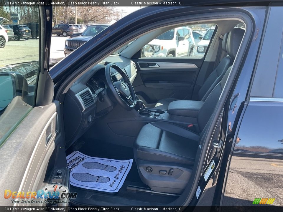 2019 Volkswagen Atlas SE 4Motion Deep Black Pearl / Titan Black Photo #2