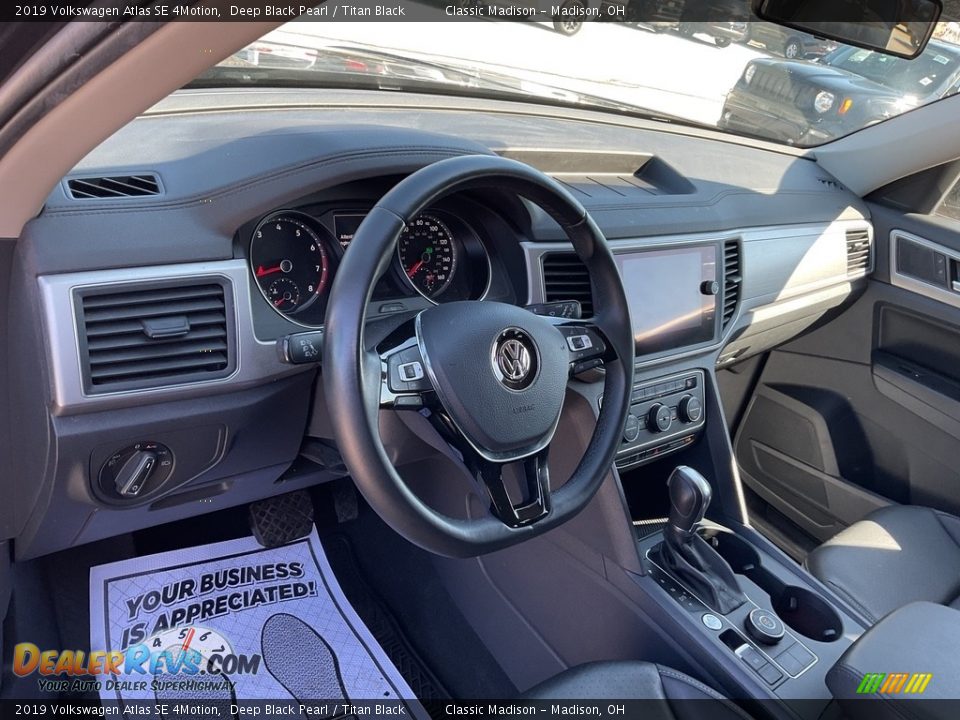 2019 Volkswagen Atlas SE 4Motion Deep Black Pearl / Titan Black Photo #4