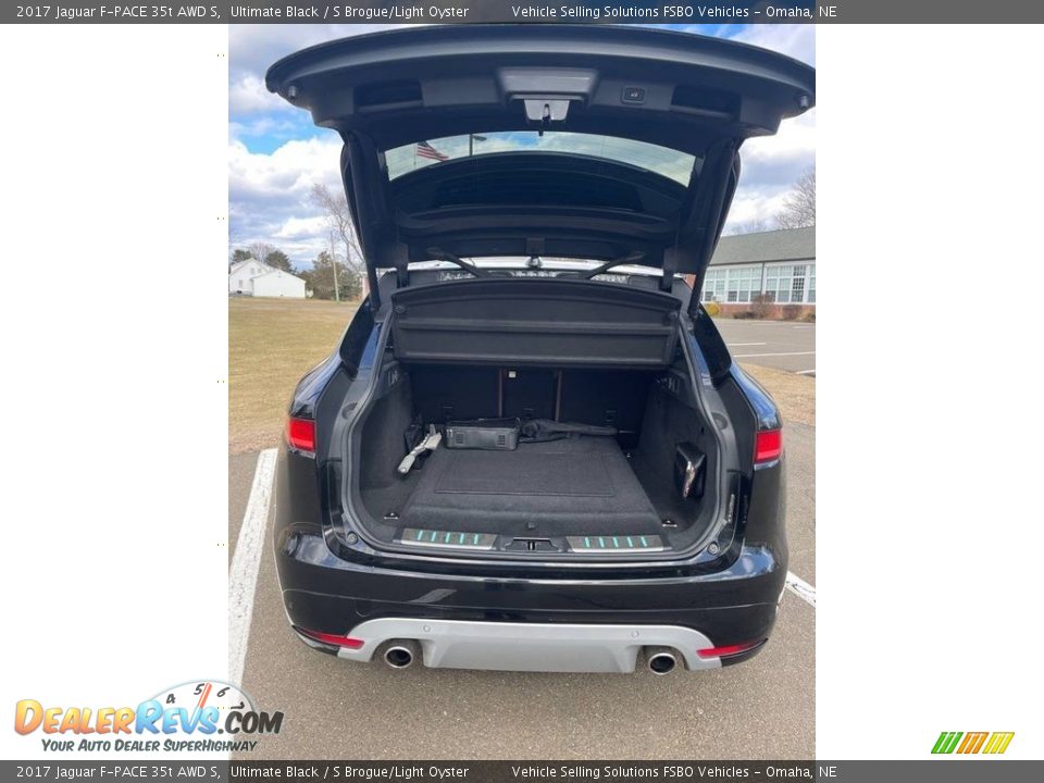 2017 Jaguar F-PACE 35t AWD S Trunk Photo #6