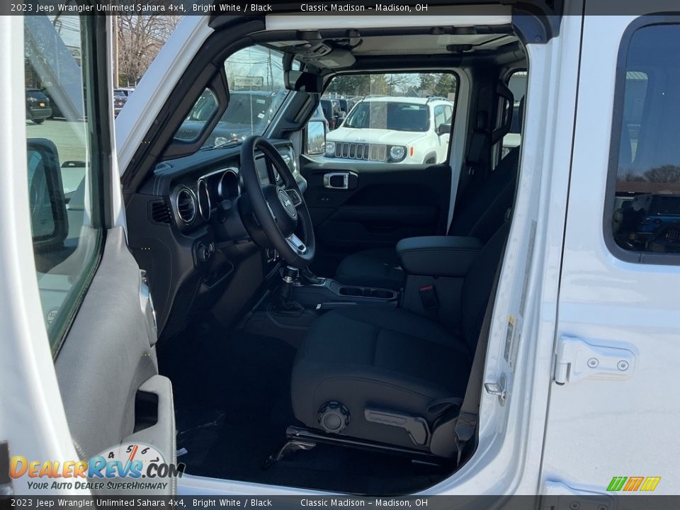 2023 Jeep Wrangler Unlimited Sahara 4x4 Bright White / Black Photo #2