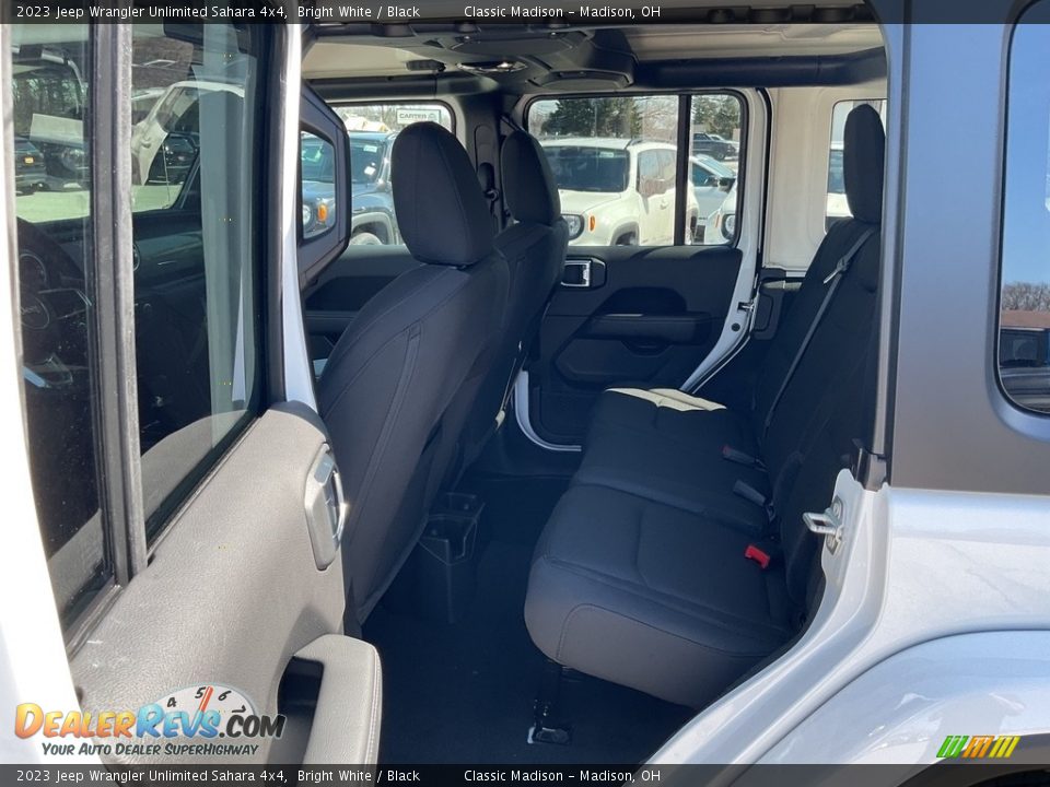 2023 Jeep Wrangler Unlimited Sahara 4x4 Bright White / Black Photo #3