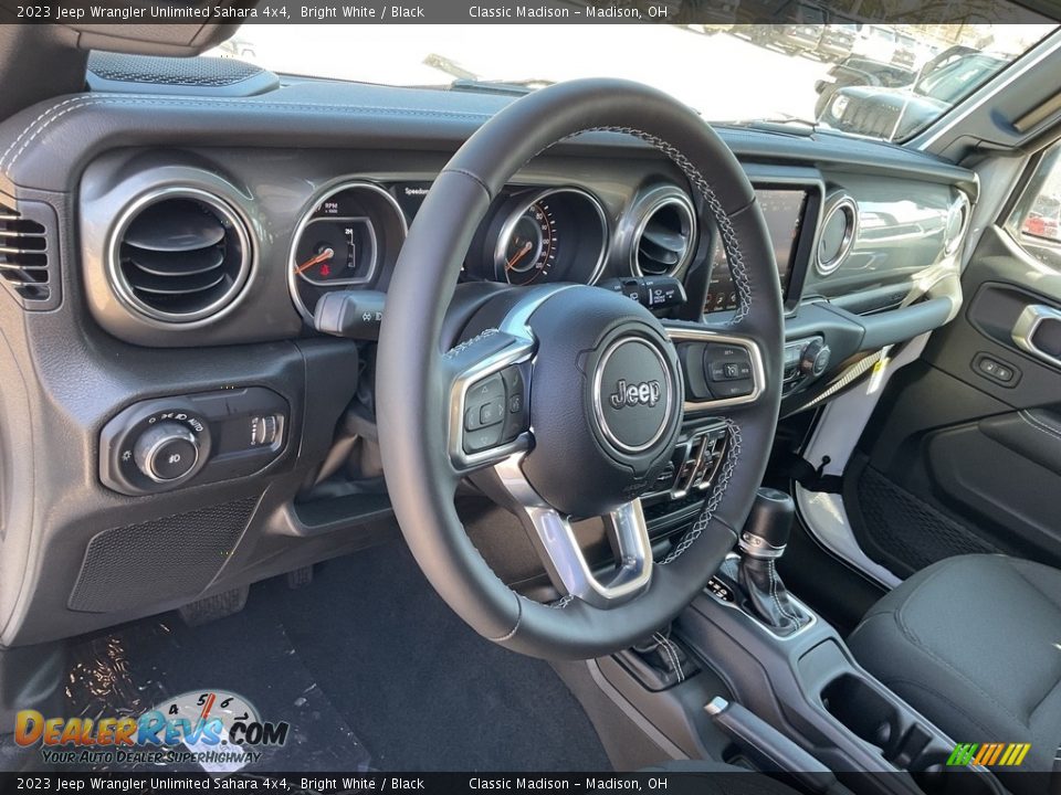 2023 Jeep Wrangler Unlimited Sahara 4x4 Bright White / Black Photo #4