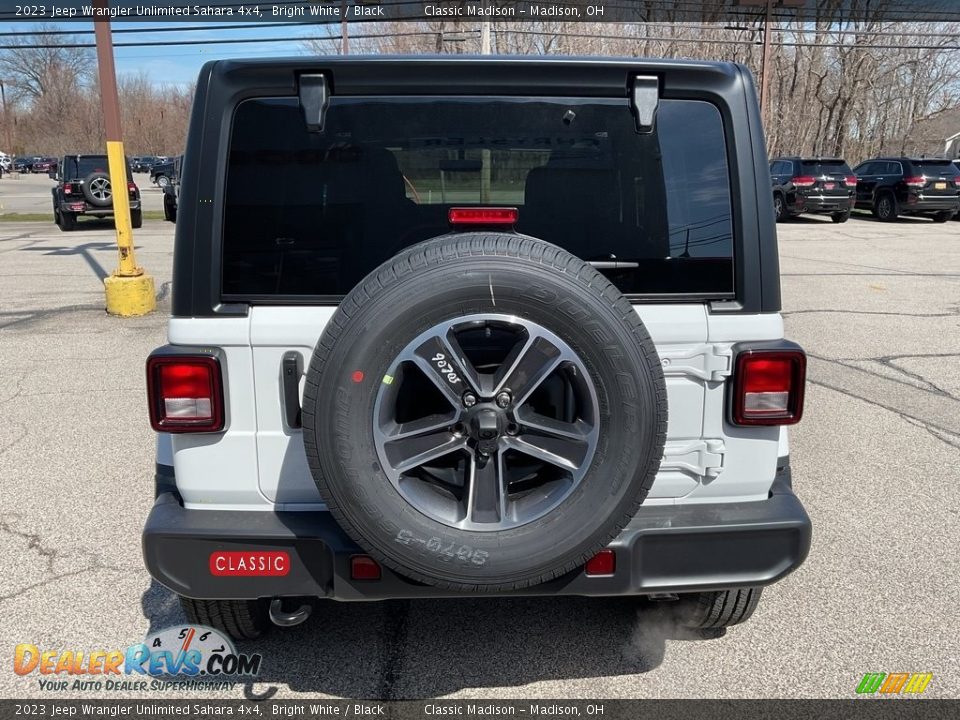 2023 Jeep Wrangler Unlimited Sahara 4x4 Bright White / Black Photo #11
