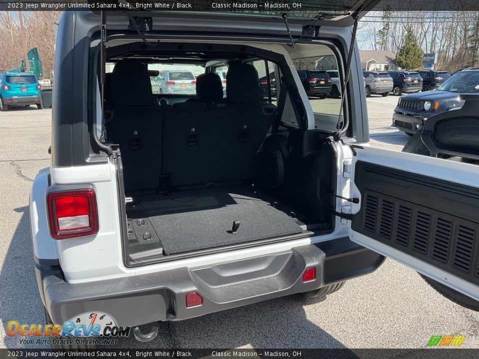 2023 Jeep Wrangler Unlimited Sahara 4x4 Bright White / Black Photo #12