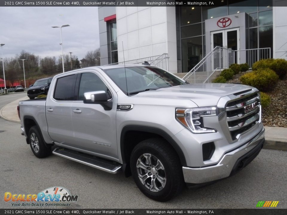 Front 3/4 View of 2021 GMC Sierra 1500 SLE Crew Cab 4WD Photo #1