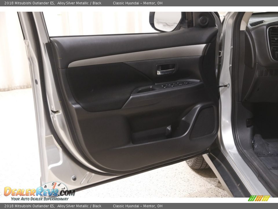 2018 Mitsubishi Outlander ES Alloy Silver Metallic / Black Photo #4