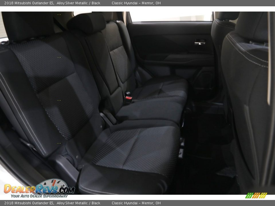2018 Mitsubishi Outlander ES Alloy Silver Metallic / Black Photo #16