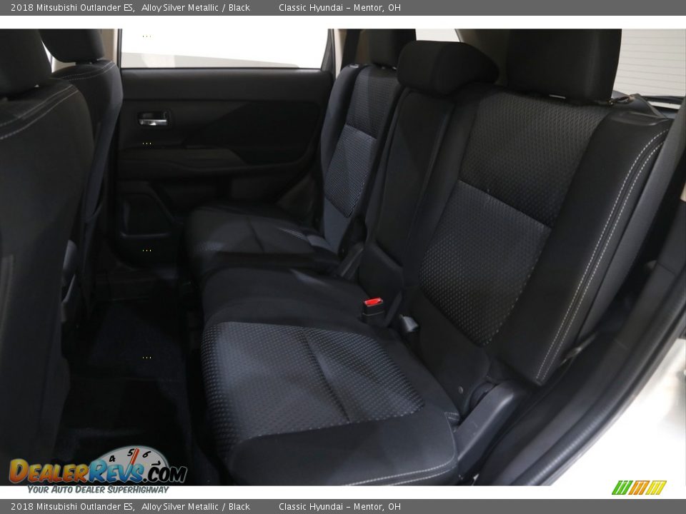 2018 Mitsubishi Outlander ES Alloy Silver Metallic / Black Photo #17