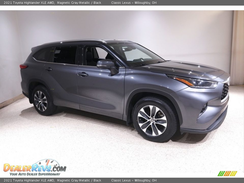 2021 Toyota Highlander XLE AWD Magnetic Gray Metallic / Black Photo #1