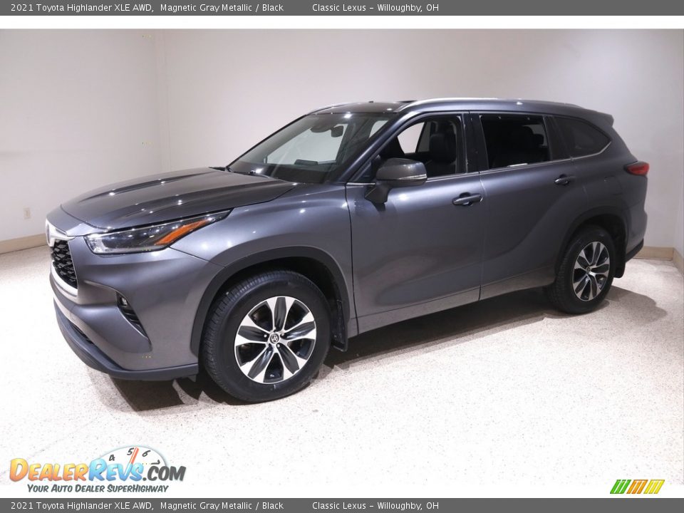 2021 Toyota Highlander XLE AWD Magnetic Gray Metallic / Black Photo #3