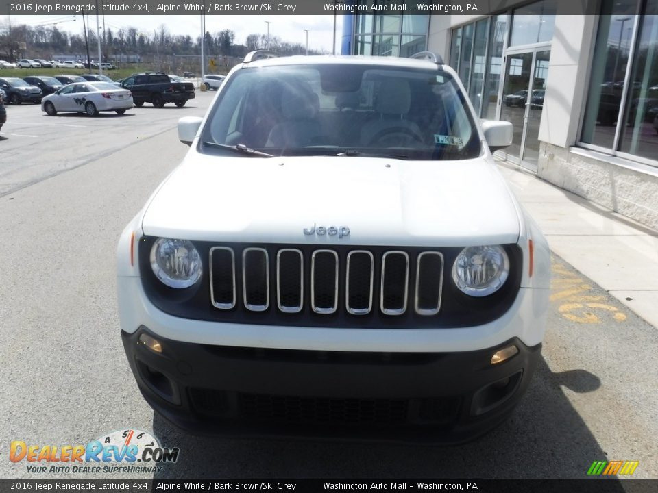 2016 Jeep Renegade Latitude 4x4 Alpine White / Bark Brown/Ski Grey Photo #4