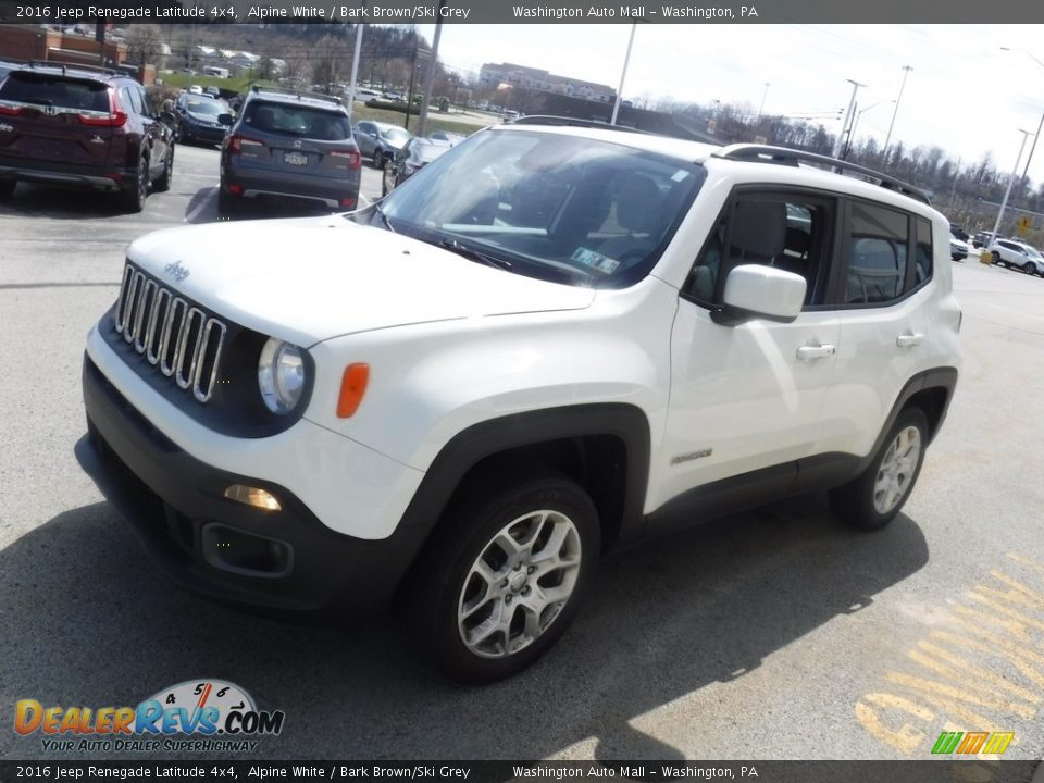 2016 Jeep Renegade Latitude 4x4 Alpine White / Bark Brown/Ski Grey Photo #5