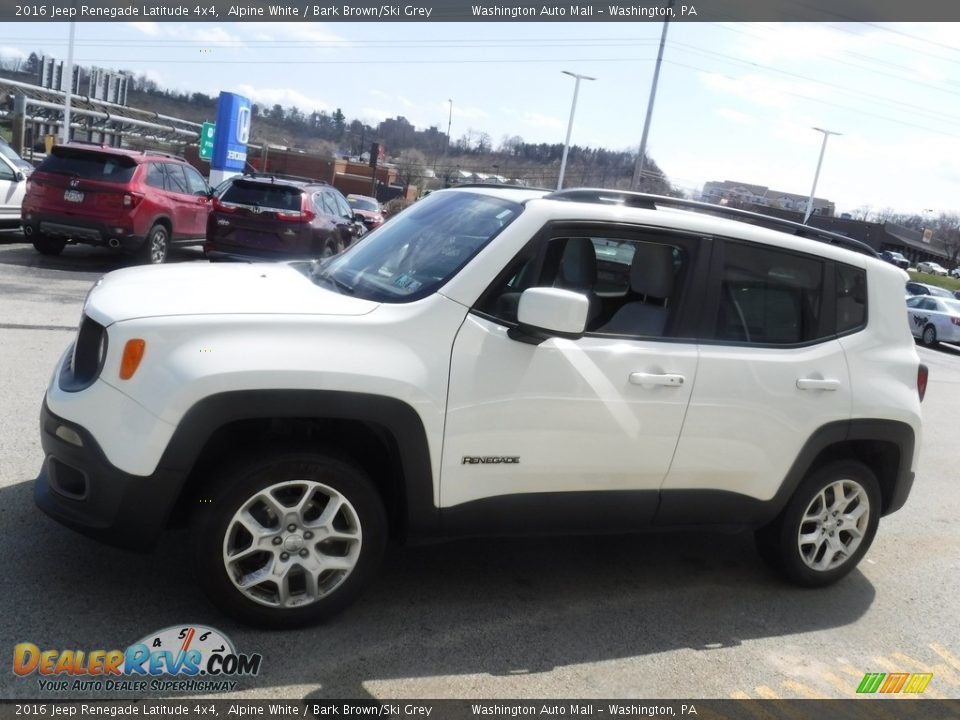 2016 Jeep Renegade Latitude 4x4 Alpine White / Bark Brown/Ski Grey Photo #6