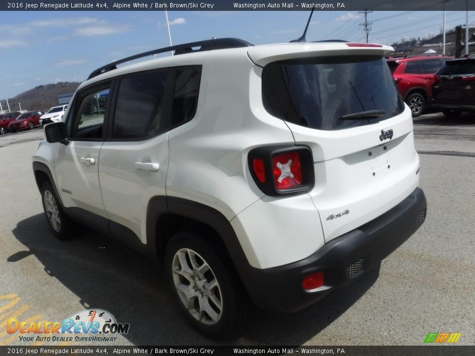 2016 Jeep Renegade Latitude 4x4 Alpine White / Bark Brown/Ski Grey Photo #7