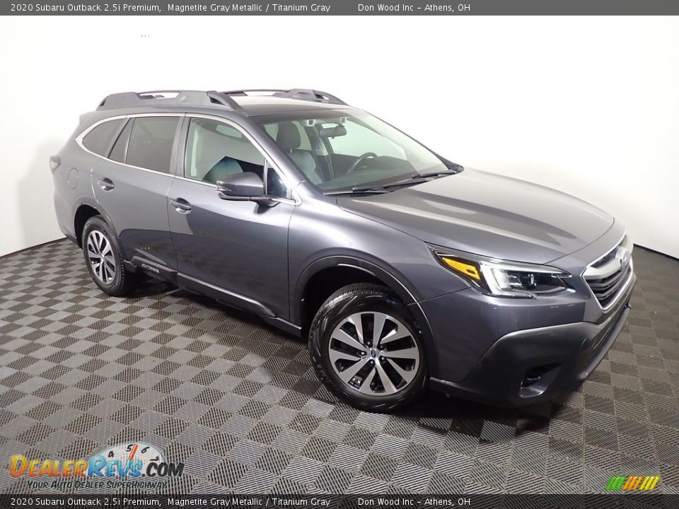 Front 3/4 View of 2020 Subaru Outback 2.5i Premium Photo #3