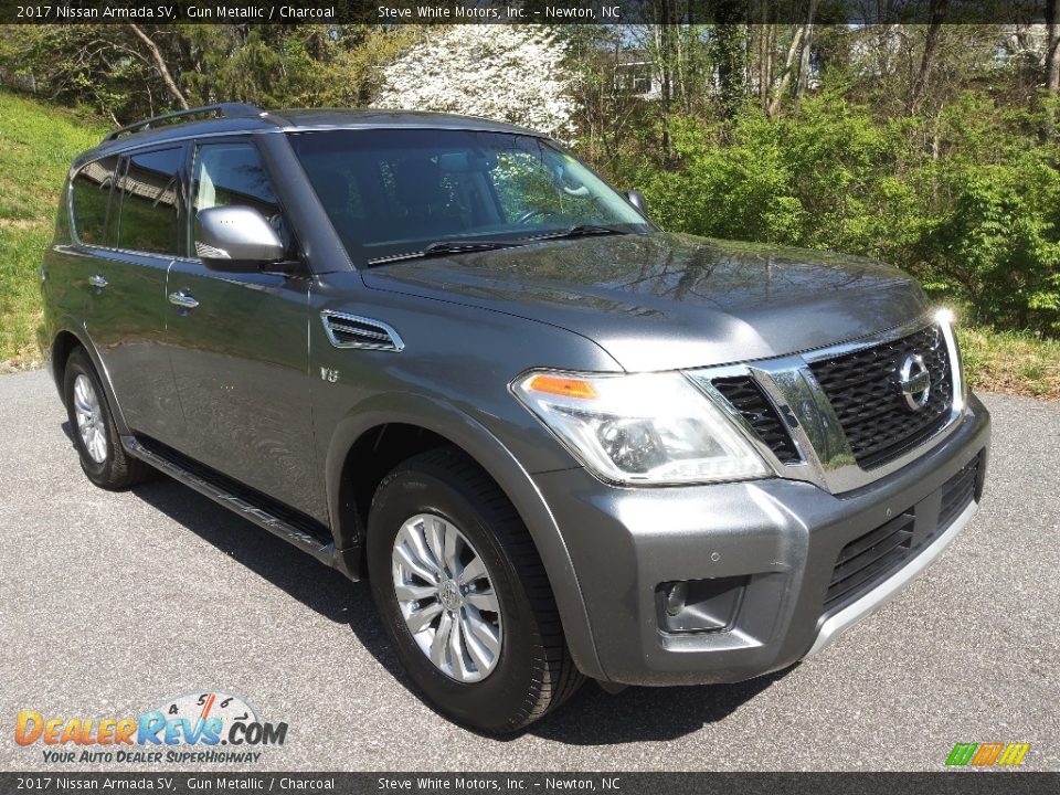 Front 3/4 View of 2017 Nissan Armada SV Photo #4