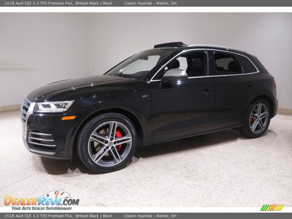 Front 3/4 View of 2018 Audi SQ5 3.0 TFSI Premium Plus Photo #3