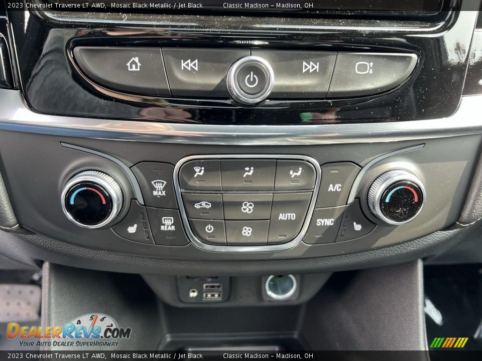 2023 Chevrolet Traverse LT AWD Mosaic Black Metallic / Jet Black Photo #13
