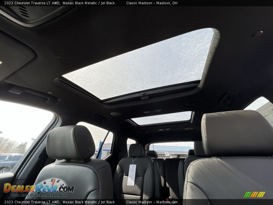 2023 Chevrolet Traverse LT AWD Mosaic Black Metallic / Jet Black Photo #16