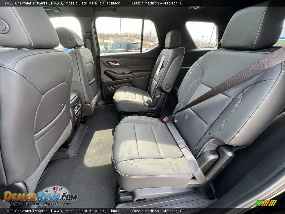 2023 Chevrolet Traverse LT AWD Mosaic Black Metallic / Jet Black Photo #17