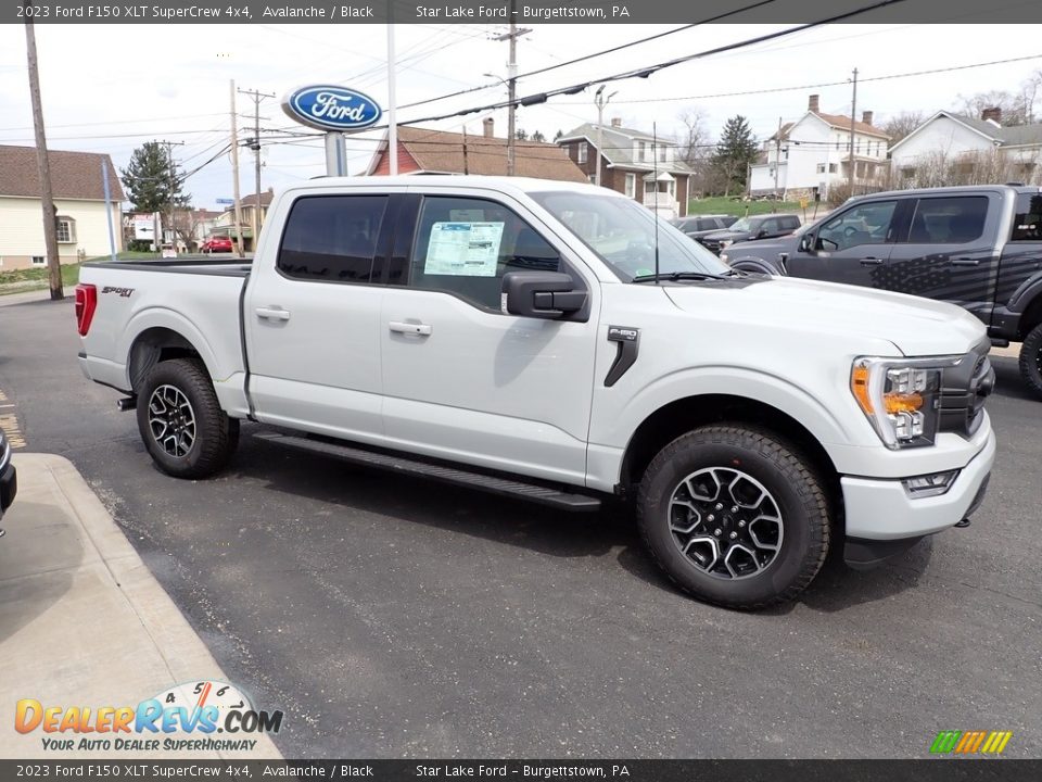 Front 3/4 View of 2023 Ford F150 XLT SuperCrew 4x4 Photo #6