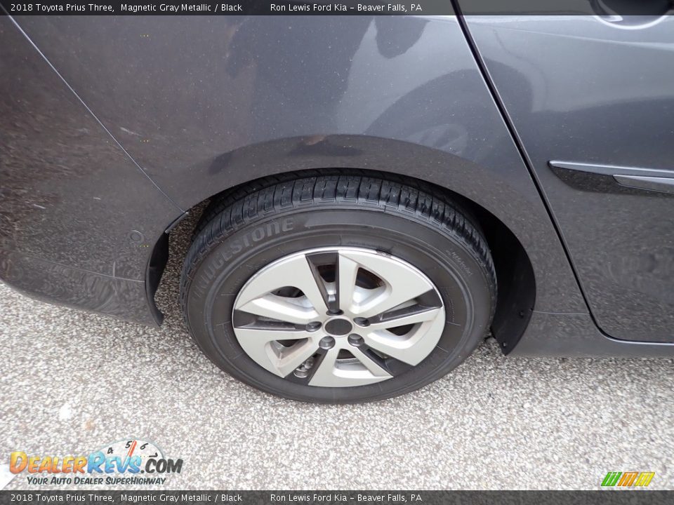 2018 Toyota Prius Three Magnetic Gray Metallic / Black Photo #5