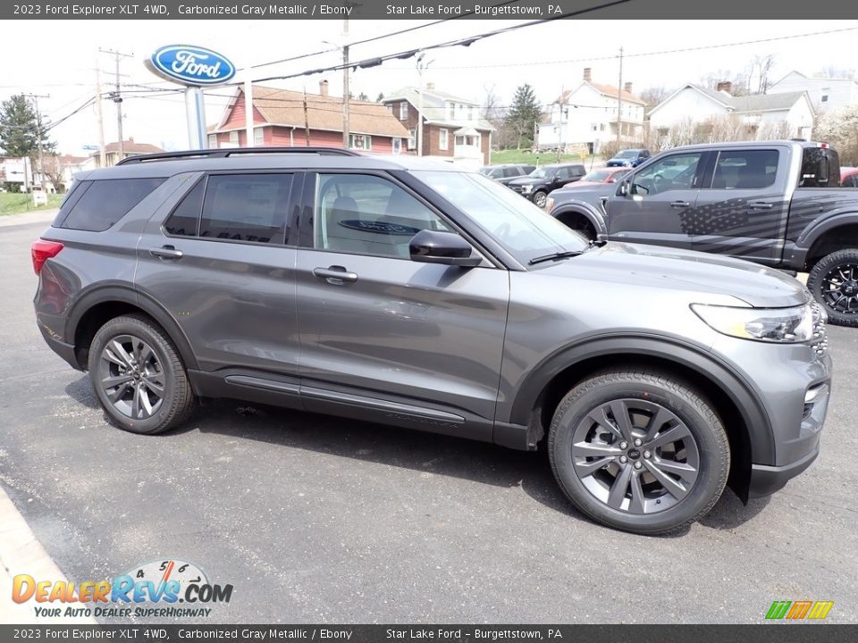 Front 3/4 View of 2023 Ford Explorer XLT 4WD Photo #6
