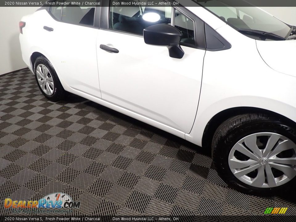 2020 Nissan Versa S Fresh Powder White / Charcoal Photo #4