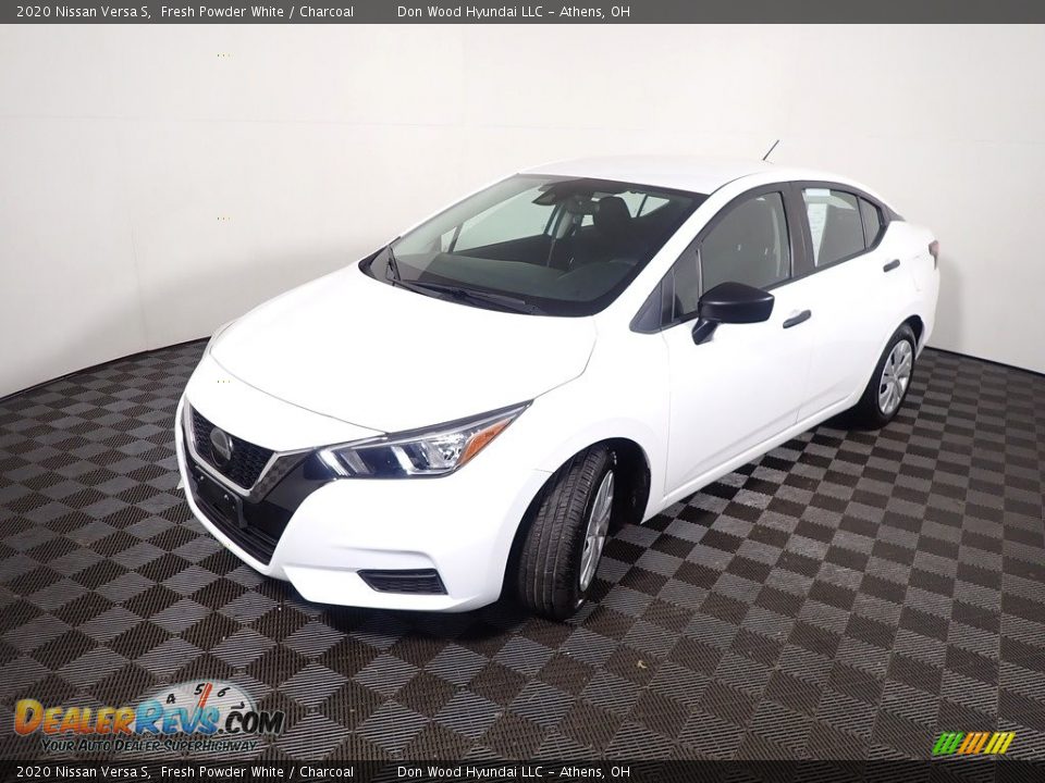 2020 Nissan Versa S Fresh Powder White / Charcoal Photo #9