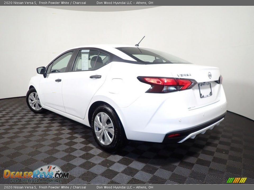 2020 Nissan Versa S Fresh Powder White / Charcoal Photo #11