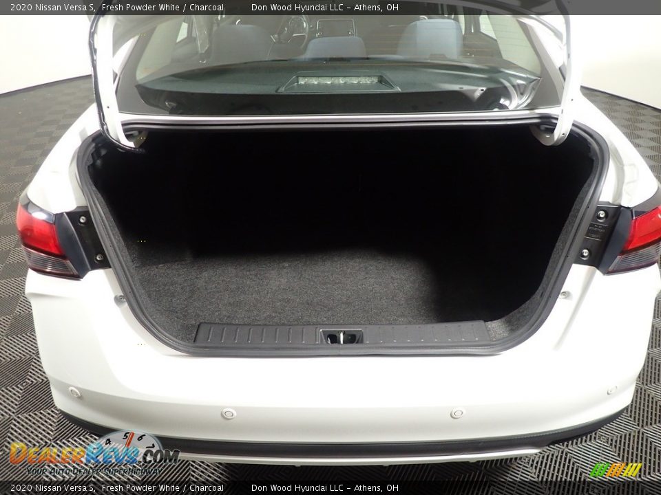 2020 Nissan Versa S Fresh Powder White / Charcoal Photo #15