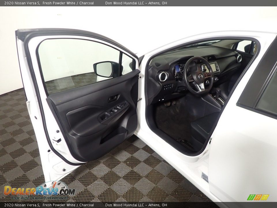 2020 Nissan Versa S Fresh Powder White / Charcoal Photo #18