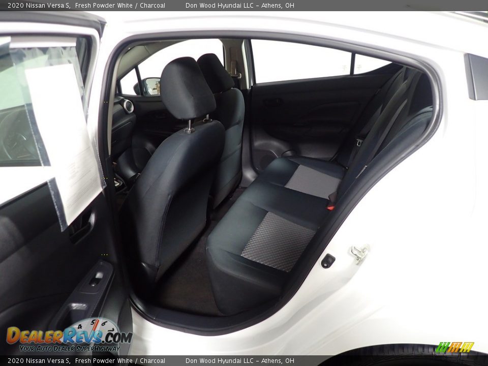 2020 Nissan Versa S Fresh Powder White / Charcoal Photo #32