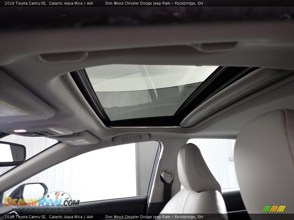 2019 Toyota Camry SE Galactic Aqua Mica / Ash Photo #4