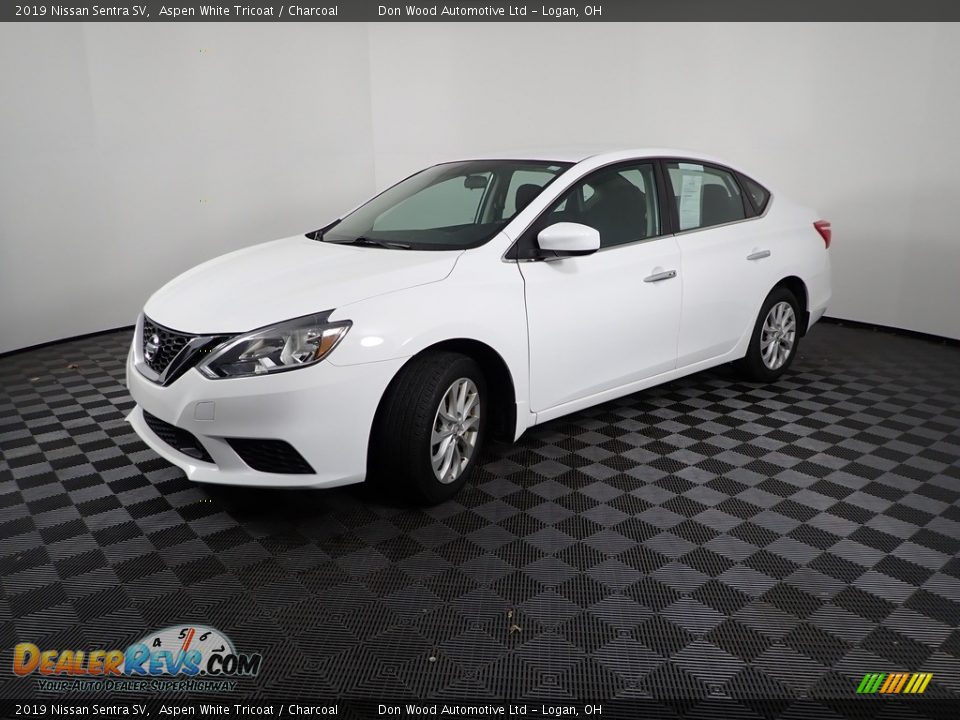 Front 3/4 View of 2019 Nissan Sentra SV Photo #5