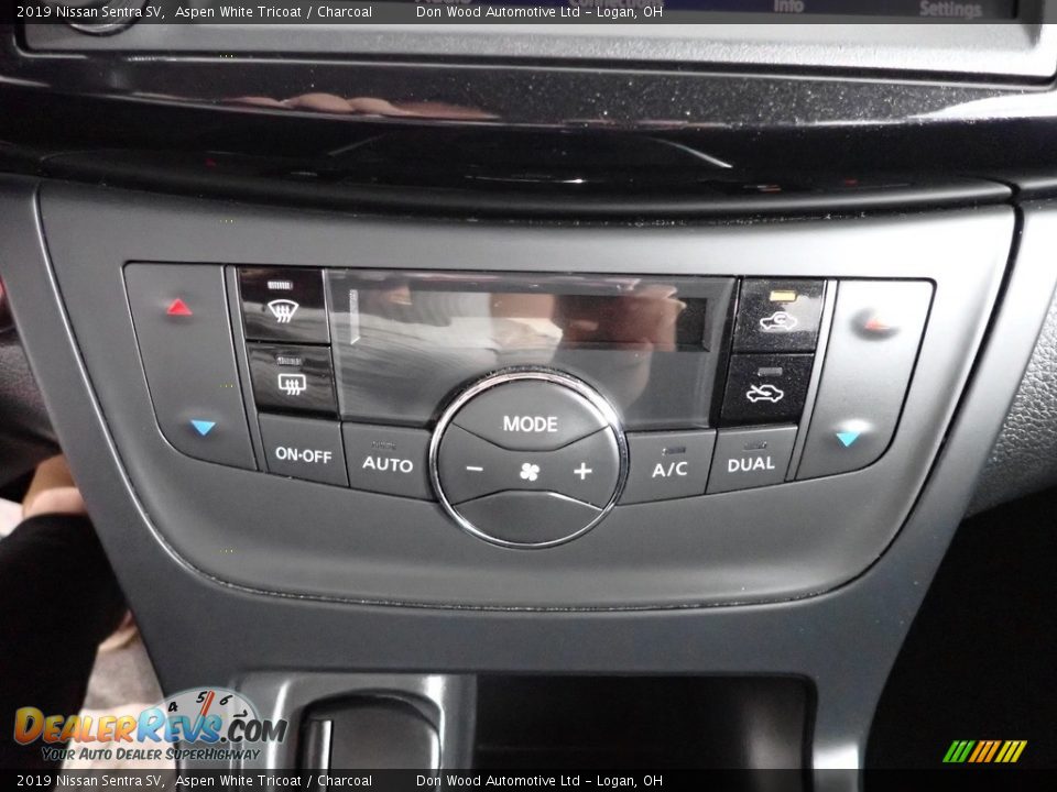 2019 Nissan Sentra SV Aspen White Tricoat / Charcoal Photo #18